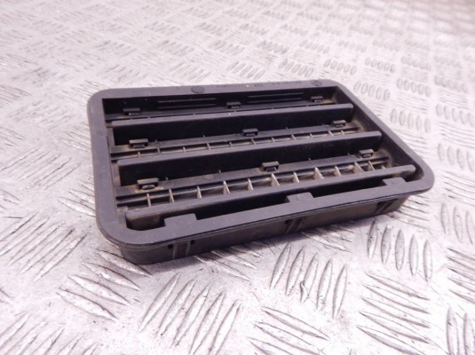 Решетка вентиляции кузова BMW 5-series (E39) 64 22 8 391 346