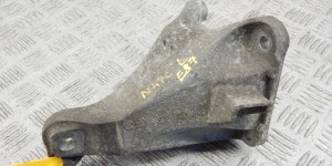 Кронштейн двигателя BMW 1-series (E87) 22 11 6 782 038