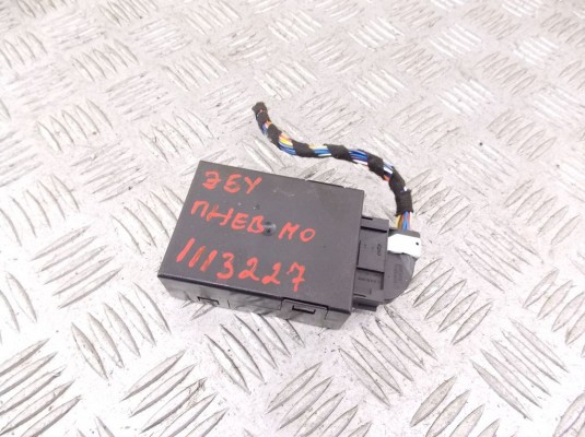 Блок управления пневмоподвеской BMW 5-series (E39) 37 14 1 092 396