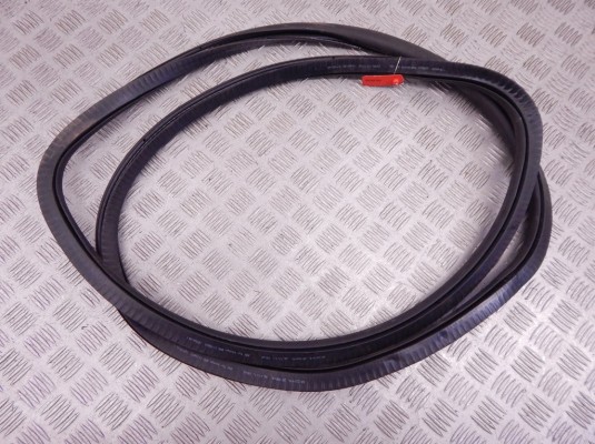 Уплотнитель двери задней левой BMW 7-series (F01/02) 51 35 7 178 016