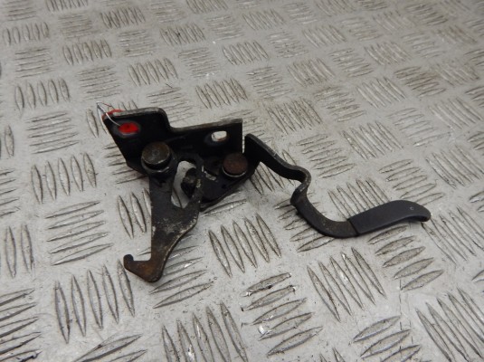 Крюк капота BMW 3-series (E46) 51 23 8 213 029 Крюк капота BMW 3-series (E46) 51 23 8 213 029