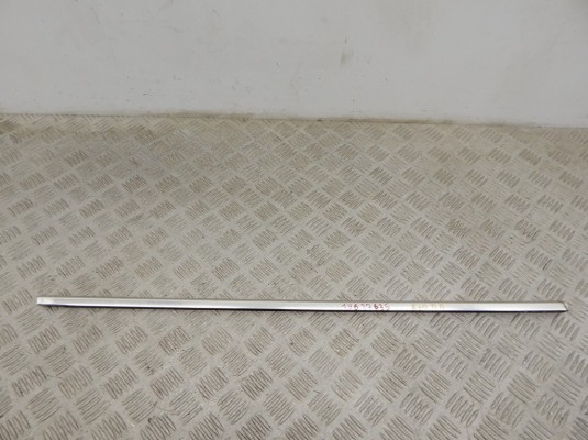 Молдинг двери передней правой BMW 5-series (E60/61) 51 21 7 057 436