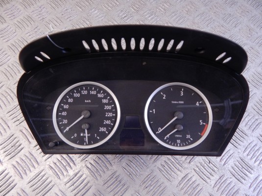 Щиток приборов (приборная панель) BMW 5-series (E60/61) 62 11 9 135 253