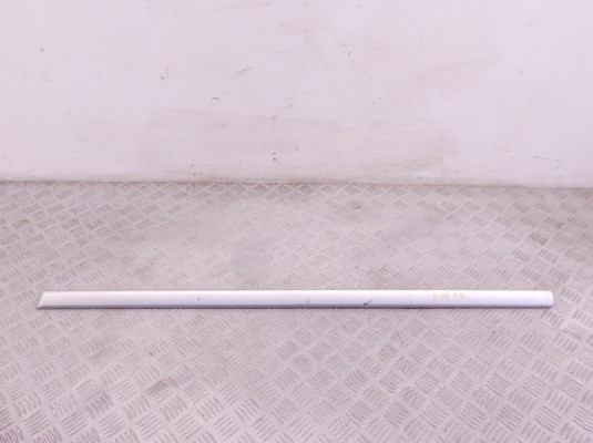 Молдинг двери передней правой BMW 5-series (E39) 7004024