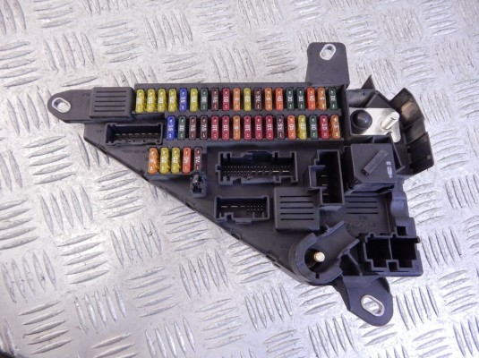 Блок предохранителей BMW 5-series (E60/61) 61 14 9 138 830 Блок предохранителей BMW 5-series (E60/61) 61 14 9 138 830