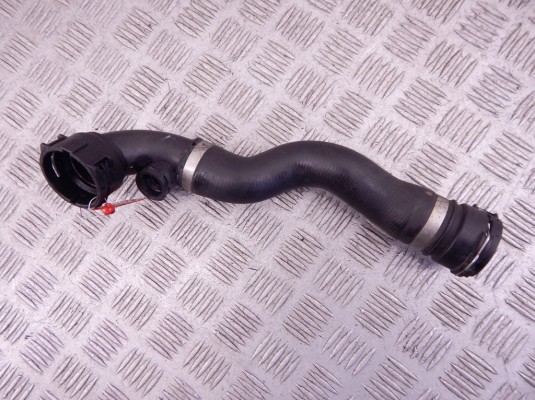 Патрубок радиатора BMW 3-series (E46) Патрубок радиатора BMW 3-series (E46)