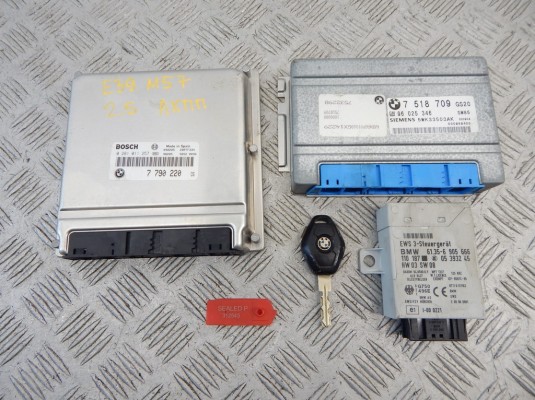 Блок управления двигателем BMW 5-series (E39) 13 61 7 790 220