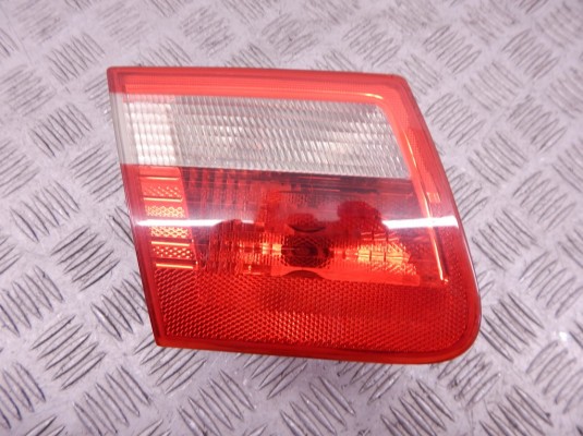 Фонарь крышки багажника левый BMW 3-series (E46) 63 21 8 368 759