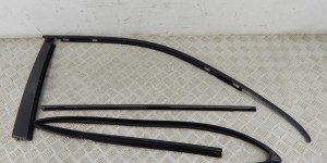 Молдинг двери передней правой BMW X5-series (E53) 51 32 8 257 702