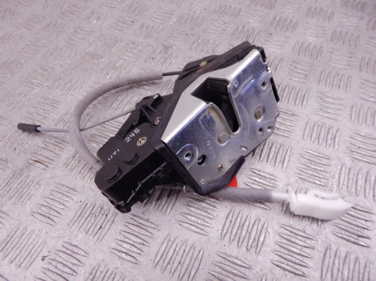 Замок двери задней левой BMW 3-series (E46) 51 22 7 011 245 Замок двери задней левой BMW 3-series (E46) 51 22 7 011 245