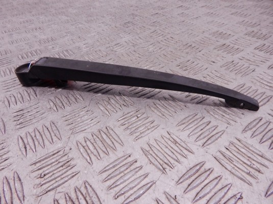 Щеткодержатель задний BMW 5-series (E39) 61 62 8 221 453 Щеткодержатель задний BMW 5-series (E39) 61 62 8 221 453