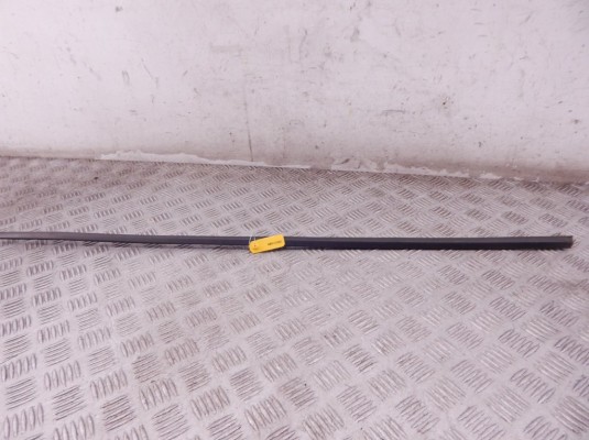 Молдинг стекла двери передней правой наружный BMW 3-series (E46) 51 33 8 250 402