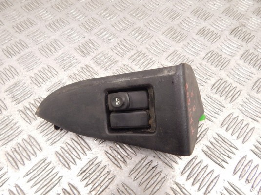 Блок управления стеклоподъемниками RENAULT KANGOO(1997-2003) 7700304763