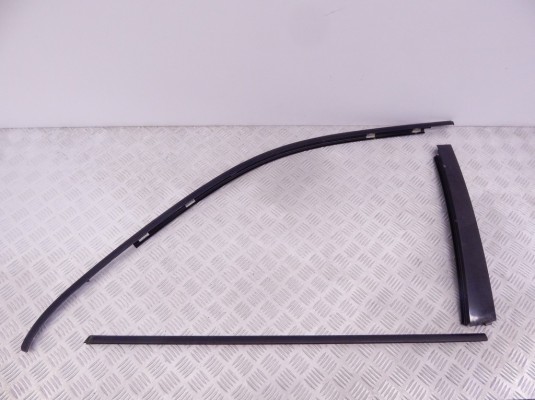 Молдинг двери передней левой BMW X5-series (E53) 51 32 8 257 701