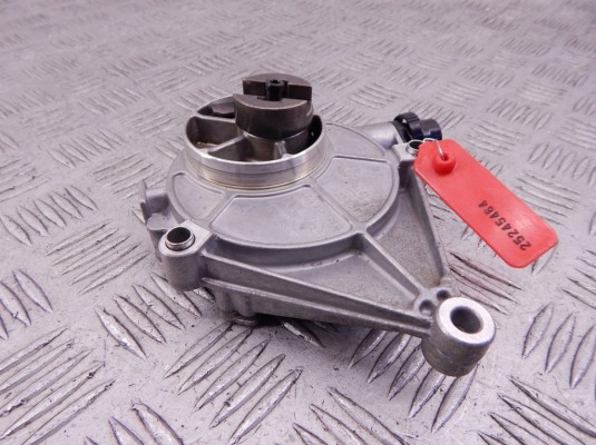 Насос вакуумный BMW 4-series (F32/33/36) 11 66 7 622 380 Насос вакуумный BMW 4-series (F32/33/36) 11 66 7 622 380