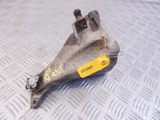 Кронштейн двигателя BMW 1-series (E87) 22 11 6 782 038