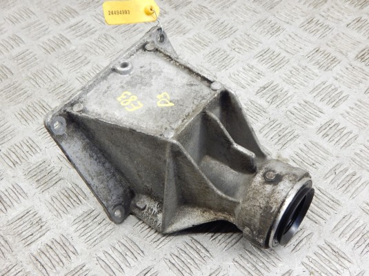 Кронштейн полуоси BMW X3-series (E83) 31 53 7 516 067