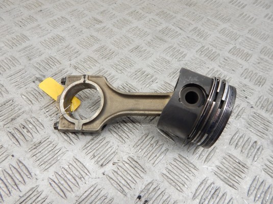 Поршень BMW 7-series (E38) 11 25 2 246 631 Поршень BMW 7-series (E38) 11 25 2 246 631