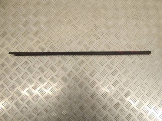 Молдинг стекла двери передней правой наружный BMW X3-series (E83) 51 33 3 330 178