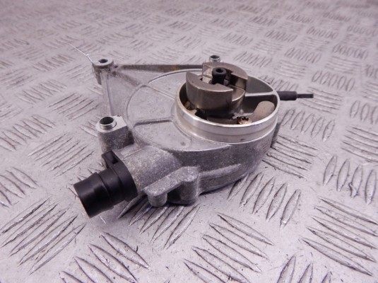 Насос вакуумный BMW 3-series (F30/31) 11 66 7 640 279 Насос вакуумный BMW 3-series (F30/31) 11 66 7 640 279