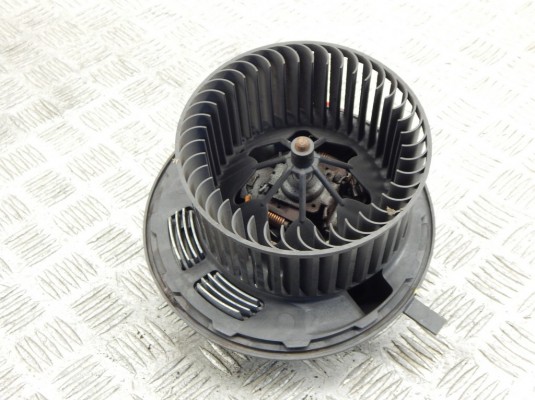 Моторчик печки BMW 1-series (E87) 64 11 6 933 663 Моторчик печки BMW 1-series (E87) 64 11 6 933 663