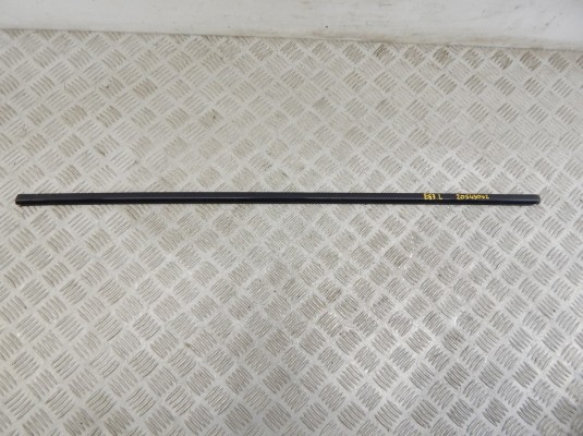 Молдинг стекла двери передней левой наружный BMW 6-series (E63/E64) Молдинг стекла двери передней левой наружный BMW 6-series (E63/E64)