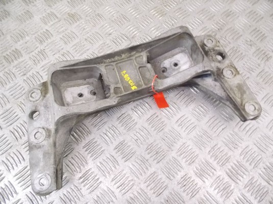 Кронштейн КПП BMW 5-series (E60/61) 22 31 6 761 102