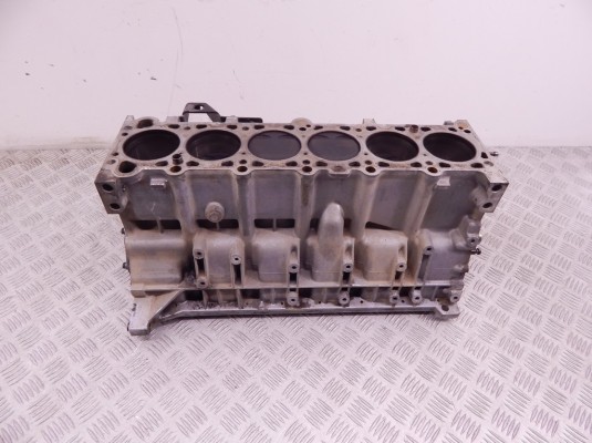 Блок цилиндров BMW 5-series (E39) 11 11 1 438 374