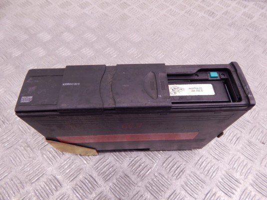 CD-чейнджер BMW 5-series (E39) 65 12 6 946 989