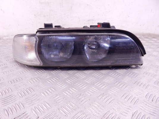 Фара правая BMW 5-series (E39) Фара правая BMW 5-series (E39)