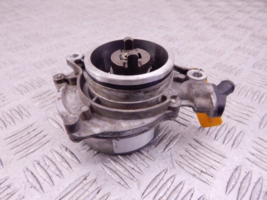 Насос вакуумный BMW X5-series (E53) 11 66 7 795 142