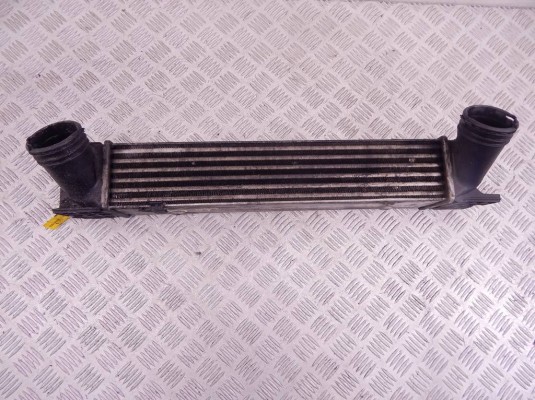 Интеркулер BMW 3-series (E90/91/92) 17 51 7 524 916