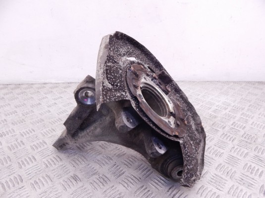 Ступица задняя правая BMW X5-series (E70) 33 32 6 879 102