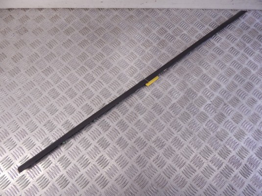 Молдинг двери передней правой BMW 3-series (E46) 51 13 8 208 450