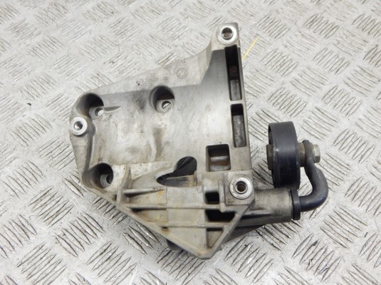 Кронштейн компрессора кондиционера BMW X5-series (E53) 64 55 7 786 708 Кронштейн компрессора кондиционера BMW X5-series (E53) 64 55 7 786 708