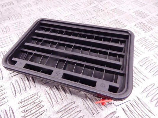 Решетка вентиляции кузова BMW 3-series (E46) 64 22 8 377 280