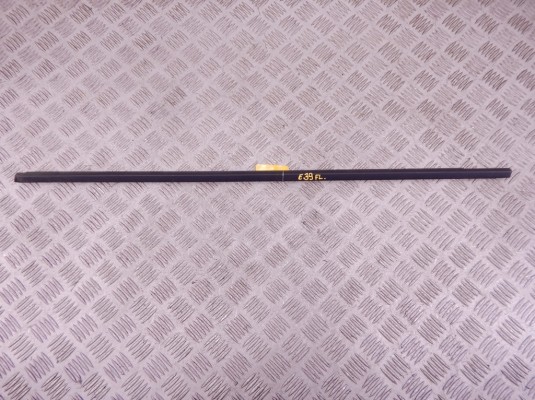 Молдинг стекла двери передней левой наружный BMW 5-series (E39) 51 21 8 159 257 Молдинг стекла двери передней левой наружный BMW 5-series (E39) 51 21 8 159 257