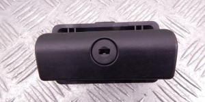 Замок бардачка BMW 3-series (E46) 51 16 8 163 018