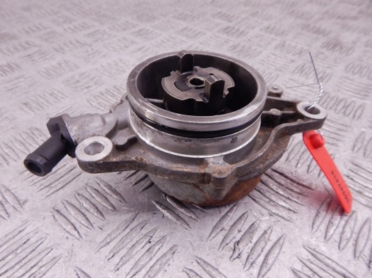Насос вакуумный BMW X5-series (E53) 11 66 7 795 142