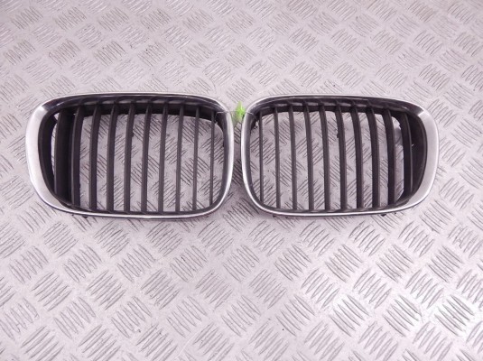 Решетка радиатора BMW 5-series (E39) 51 13 8 159 315