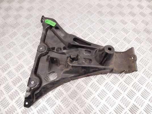 Кронштейн крепления бампера заднего BMW 5-series (E60/61) 51 12 7 060 796 Кронштейн крепления бампера заднего BMW 5-series (E60/61) 51 12 7 060 796