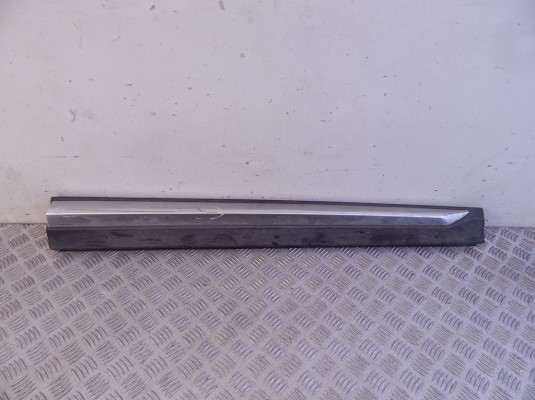 Молдинг двери передней правой BMW X3-series (F25) 51 13 7 352 556