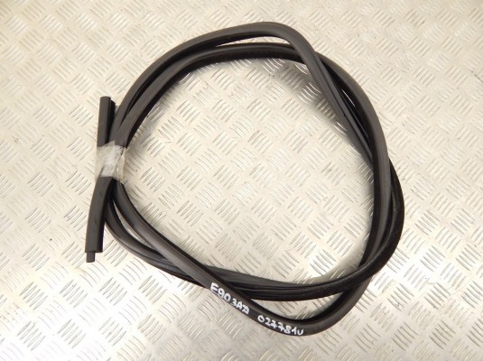 Уплотнитель BMW 3-series (E90/91/92) 51 72 7 247 260