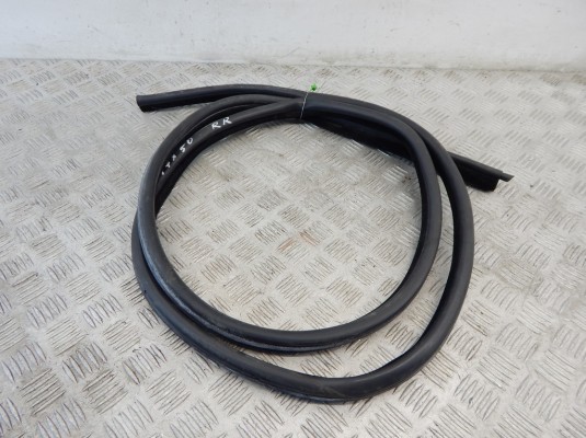 Уплотнитель BMW 5-series (E60/61) 7033776