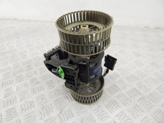 Моторчик печки BMW 5-series (E60/61) 64 11 6 933 910 Моторчик печки BMW 5-series (E60/61) 64 11 6 933 910