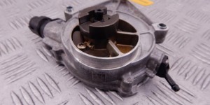 Насос вакуумный BMW 5-series (F10/11) 11 66 7 585 189 Насос вакуумный BMW 5-series (F10/11) 11 66 7 585 189