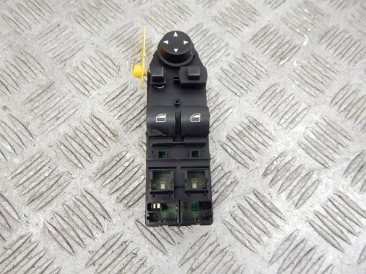 Блок управления стеклоподъемниками BMW 6-series (E63/E64) 61 31 8 029 906 Блок управления стеклоподъемниками BMW 6-series (E63/E64) 61 31 8 029 906