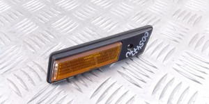Повторитель передний правый BMW 5-series (E34) 1378014