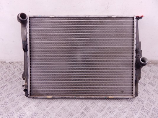 Радиатор (основной) BMW 3-series (E90/91/92) 17 11 7 562 079 Радиатор (основной) BMW 3-series (E90/91/92) 17 11 7 562 079