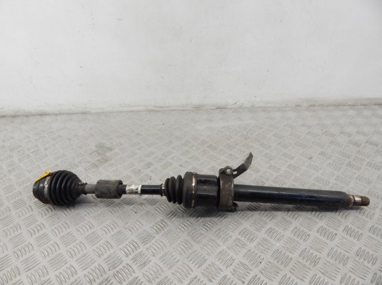 Полуось передняя правая (приводной вал, ШРУС) BMW 2-series (F45/46) 31 60 8 657 704